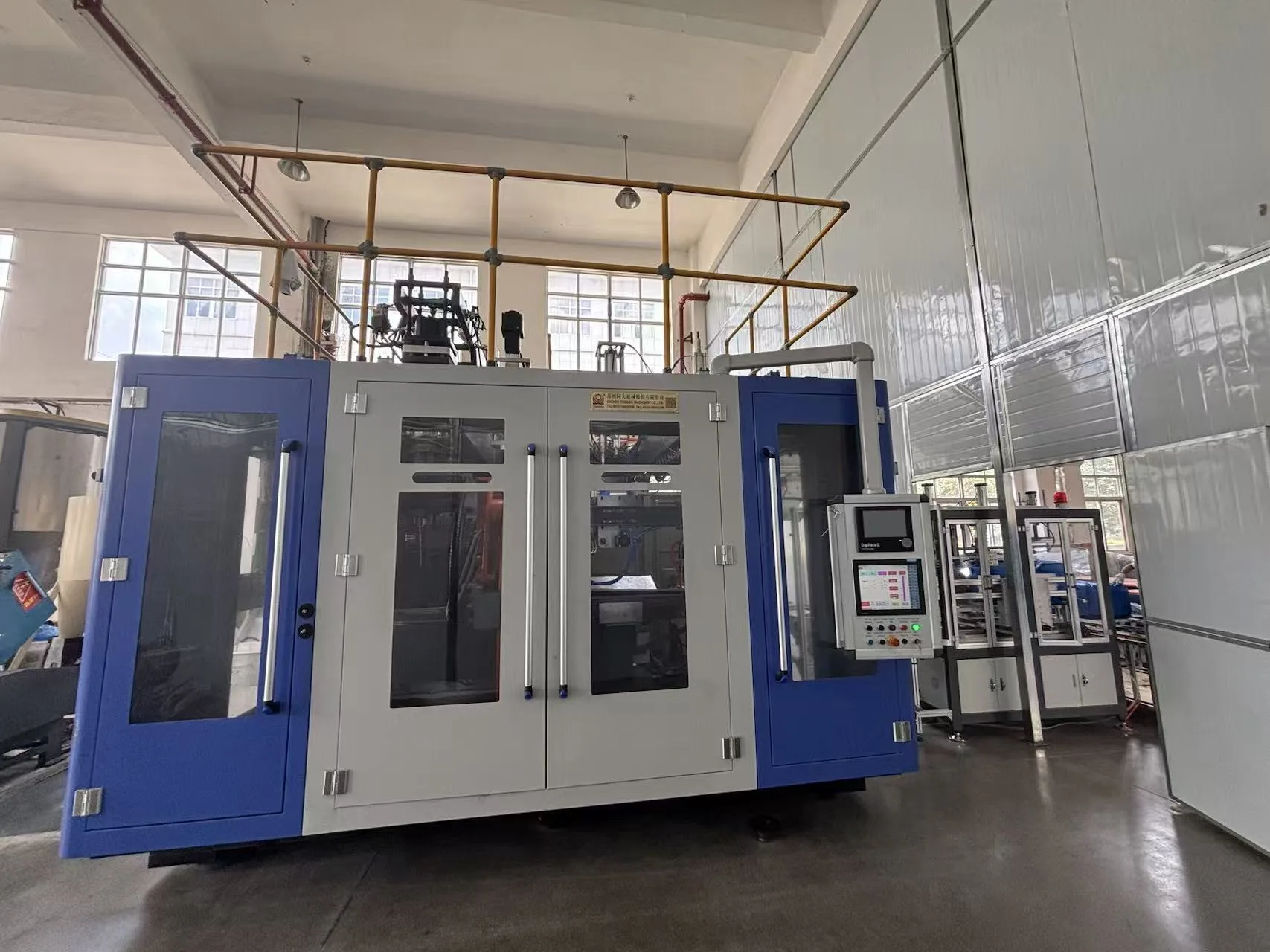 HS-30L extrusion blow molding machine for chemical drum production